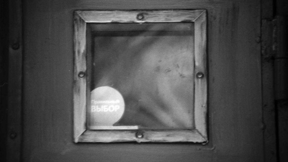 VYBOR - ELECTION. Nikon FE2, Rollei Infrared 400, Rodinal. Moscow, 2019.