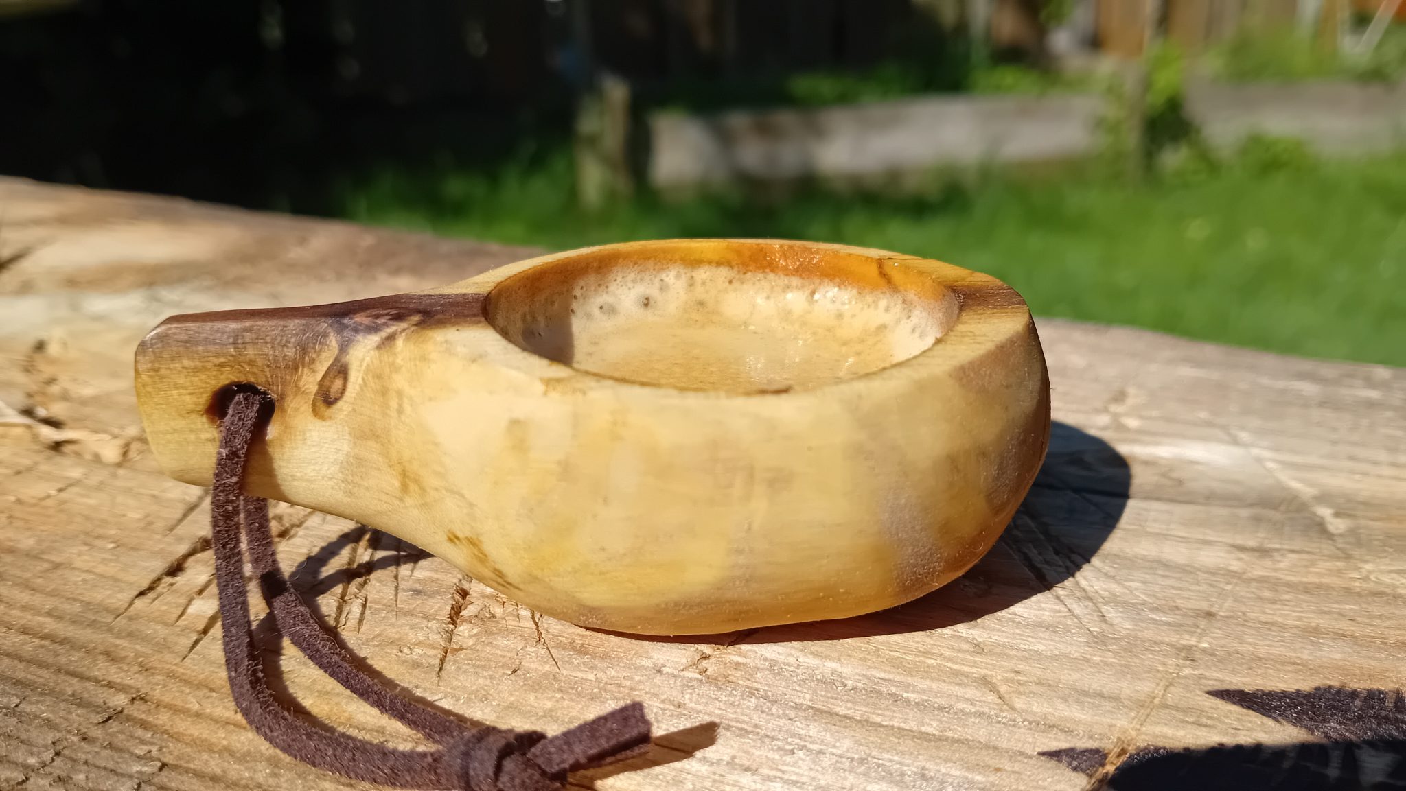 Guksi (nordsamisch, finnisch kuksa, schwedisch kåsa) ist ein der Schöpfkelle ähnliches Trink- oder Serviergefäß mit einem Handgriff, das aus dem samischen Kunsthandwerk bekannt ist.